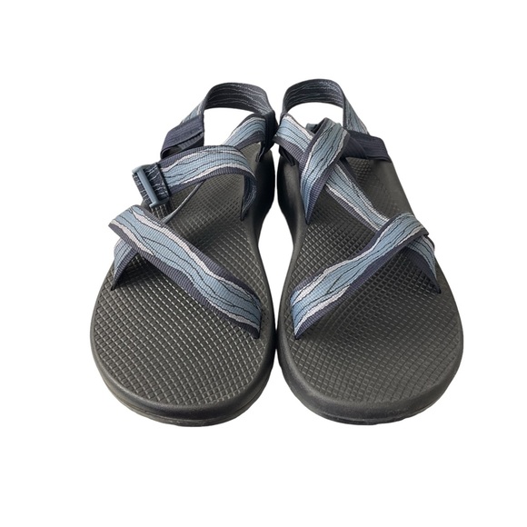 Adjusting straps are cut 1/2 length not for people with wide feet - Picture 3 of 11